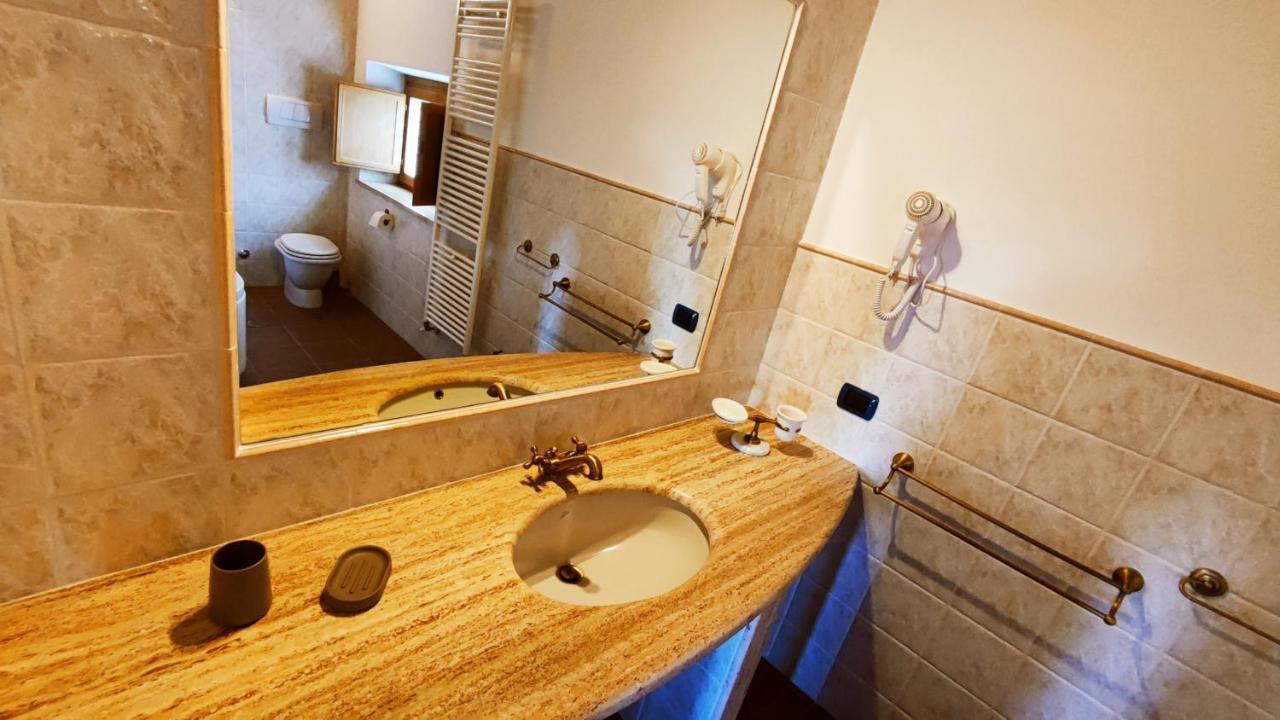 A 2 Passi Dal Lago Grotte di Castro Eksteriør bilde